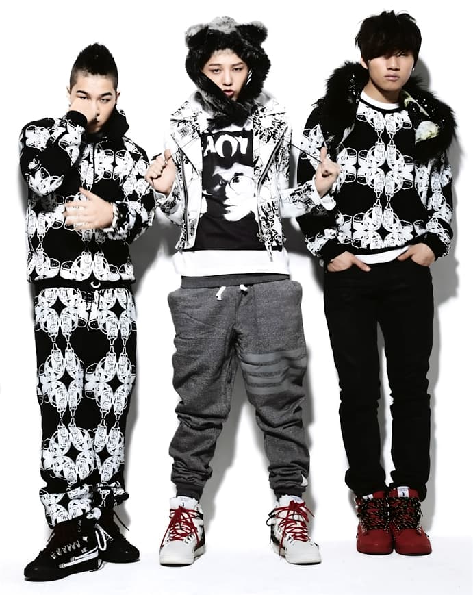 Ba thành viên của Big Bang, nhóm nhạc nam của YG Entertainment, được chụp ảnh năm 2011