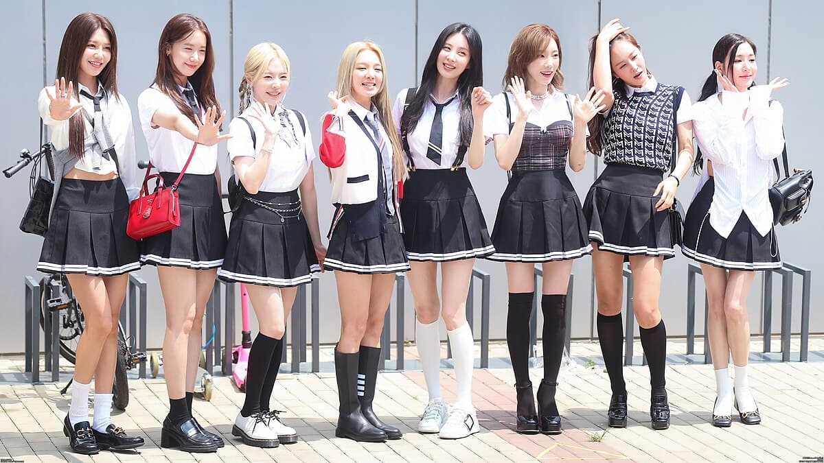 Girls' Generation, nhóm nhạc nữ tám thành viên, được chụp ảnh tháng 7 năm 2022