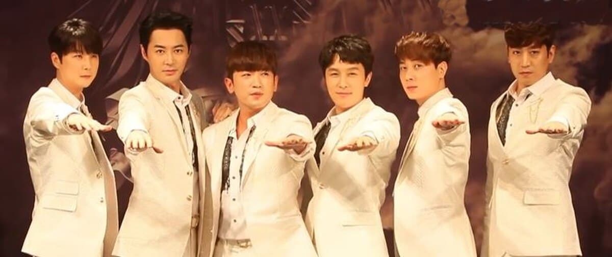 2018年の20周年ファンイベントに登場した第1世代K-popグループ、神話(신화)の6人メンバー